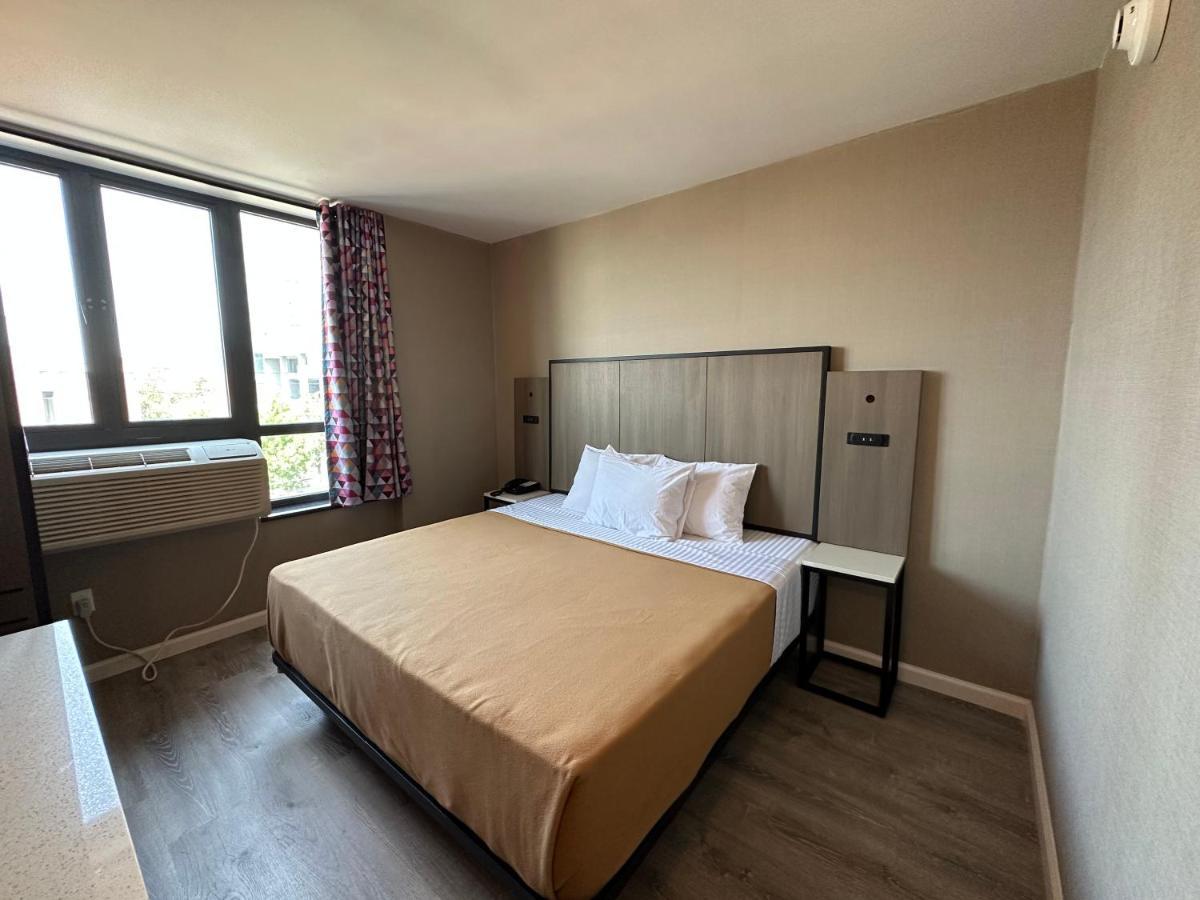 Regal Inn & Suites New York Laguardia Hotel Exterior foto